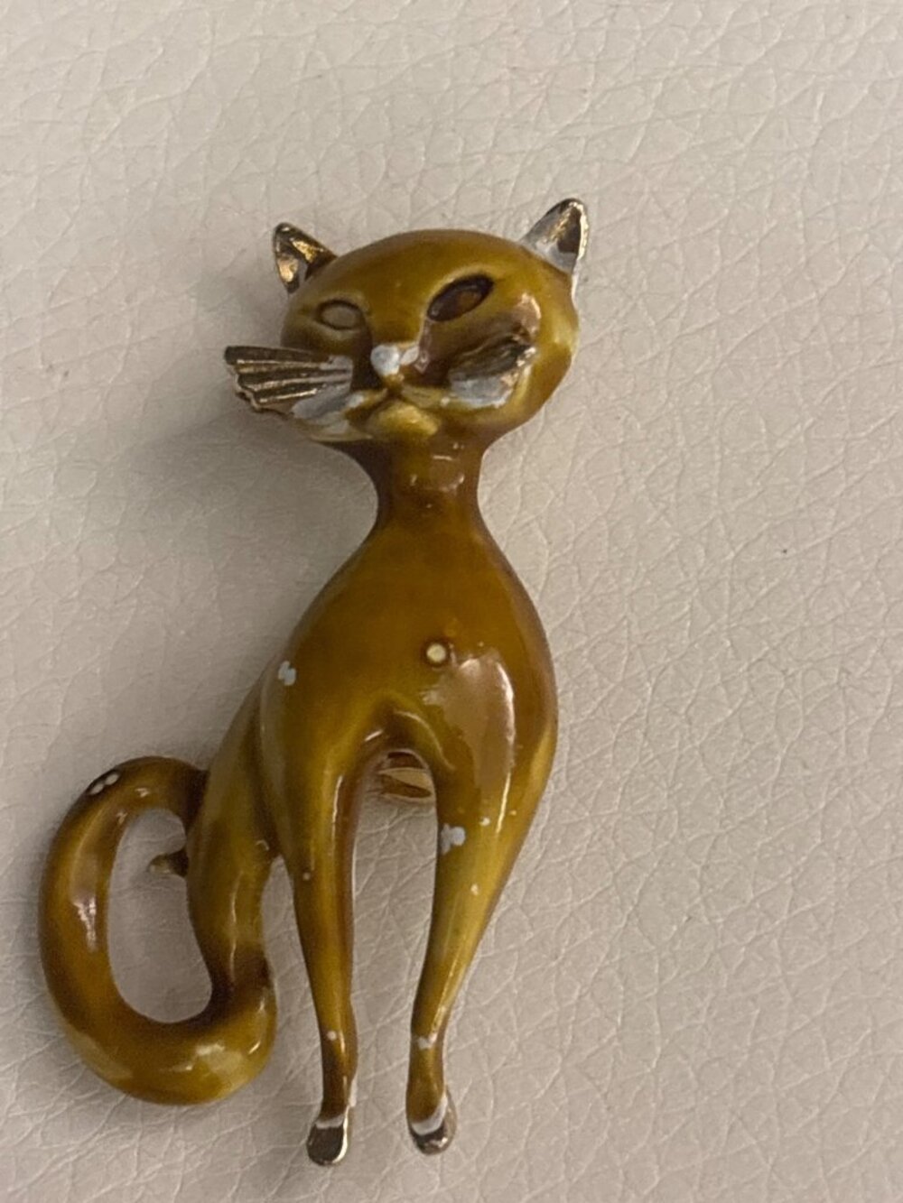 Vintage Gold Tone White Enamel Cat Brooch Retro Figural Pin Costume Jewelry